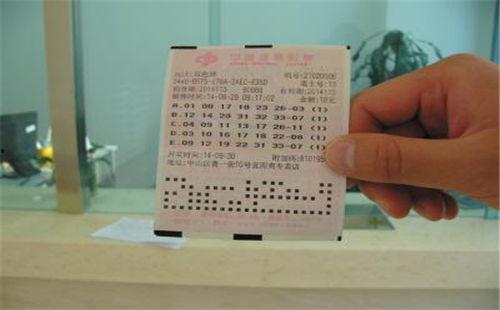 双色球开奖大乐透开双奖,幸运彩民喜提大奖